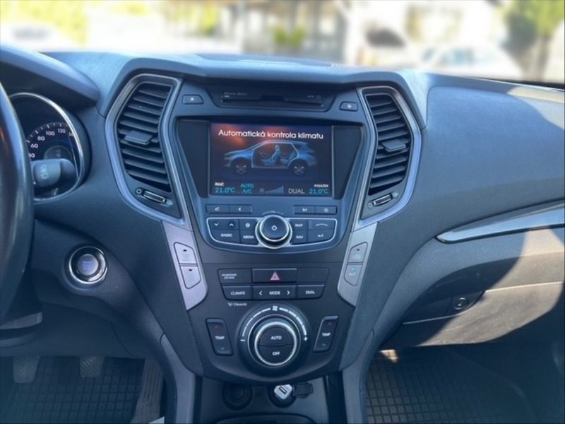 Hyundai Santa Fe 2,2 CRDI 4x4 Premium - fotka 10 z 25