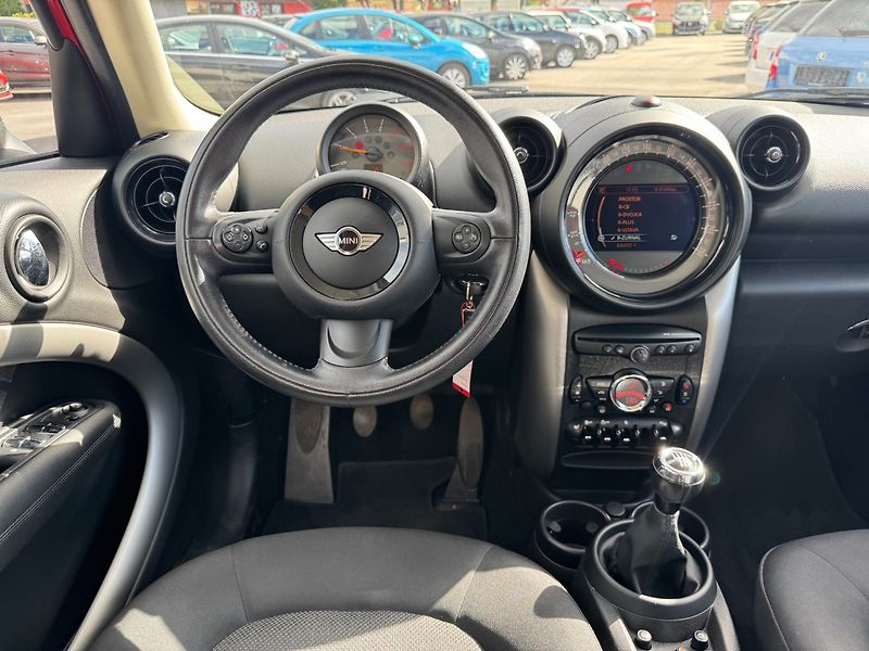 Mini Countryman (2015) 1,6 D 82 Kw - fotka 18 z 33