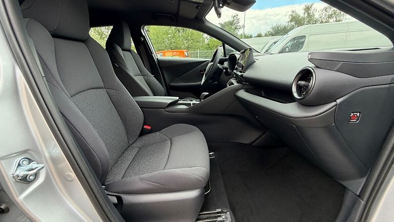 Toyota C-HR 1.8. Hybrid Comfort Business - - fotka 8 z 19