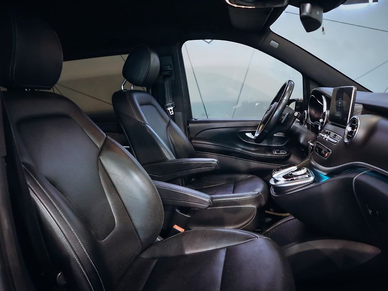 Mercedes-Benz Třídy V V 250d 4MATIC AMG - fotka 21 z 26