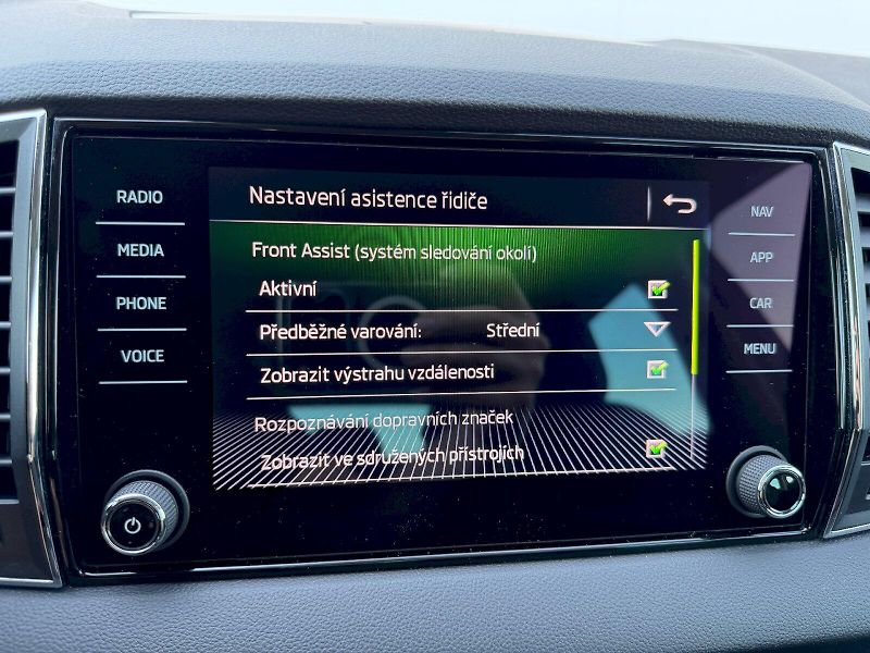 Škoda Karoq (2020) 1.5 TSI 110kW Drive 125 Let - fotka 16 z 35
