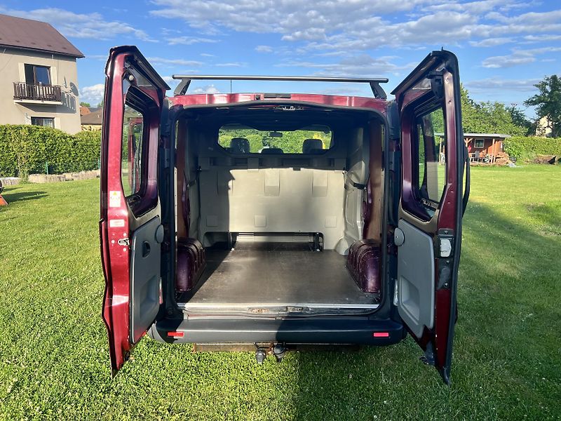 Opel Vivaro 1.9CDTI 74KW,5 MÍST,KLIMA,TZ - fotka 26 z 39