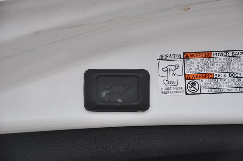 Toyota RAV4 2.5 Hybrid - fotka 9 z 22