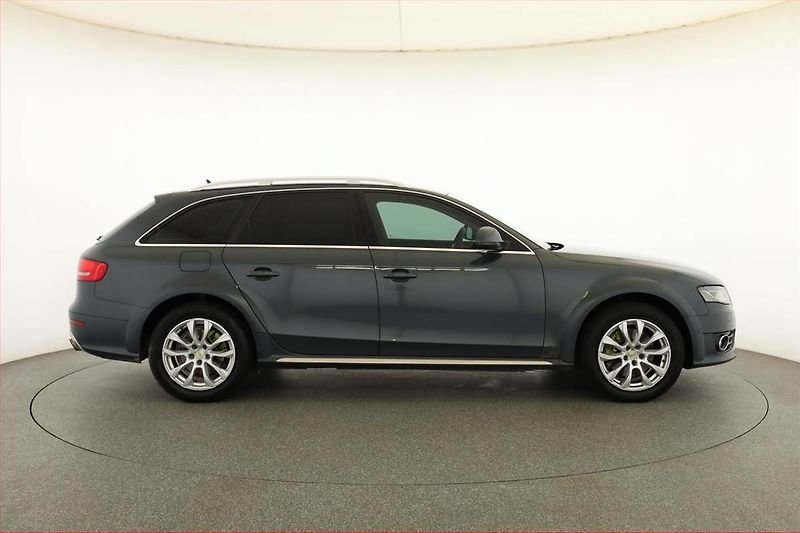 Audi A4 Allroad (2010) 2.0 TFSI, 4X4, Automat, Navi - fotka 6 z 17