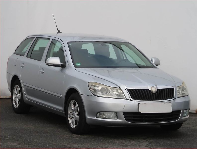 Škoda Octavia (2009) Ambiente 1.9 TDI, Serv.kniha - fotografie inzerátu