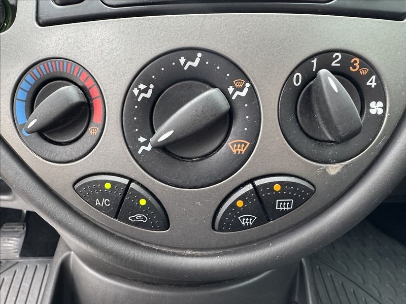 Ford Focus 1,6 i 16V 74kW 1.maj. původ ČR - fotka 33 z 45