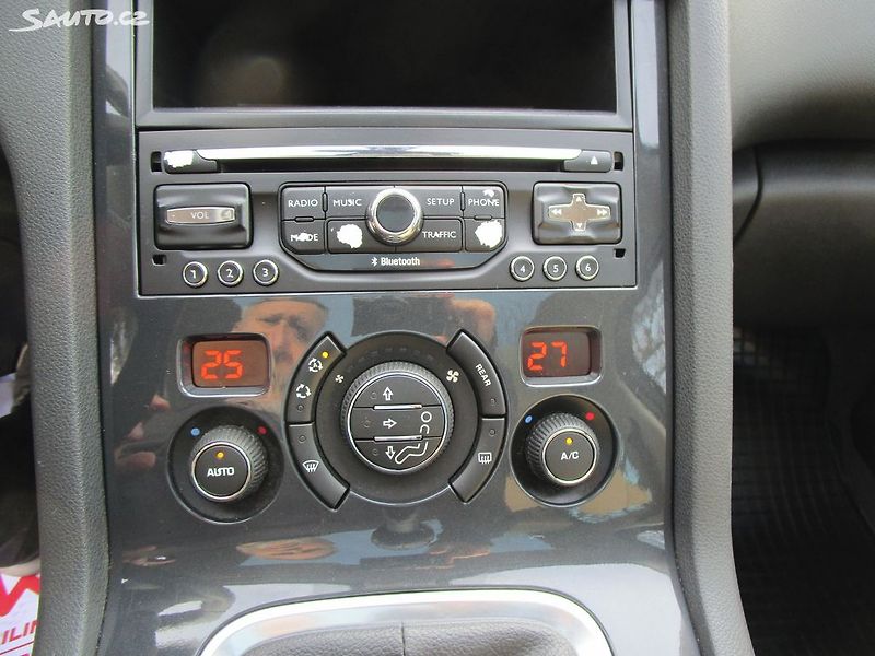 Peugeot 5008 1,6 - 115KW - NOVÁ STK - fotka 28 z 36