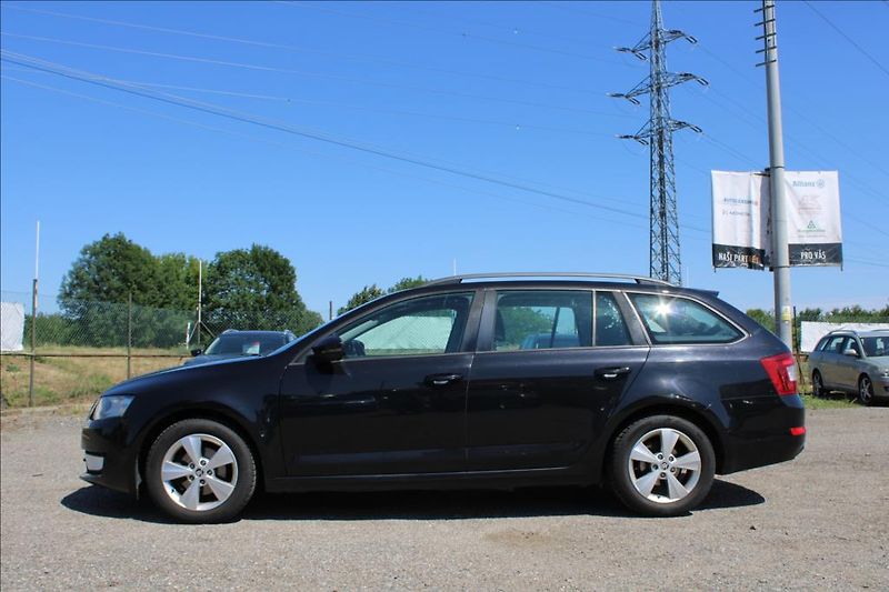 Škoda Octavia 1,6 TDi  DSG,STLYLE,SERVISKA - fotka 8 z 37