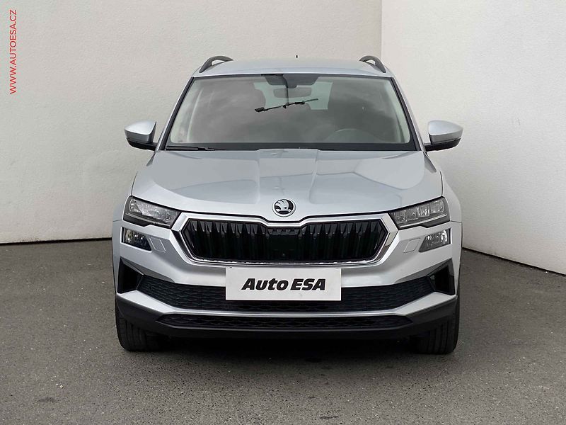 Škoda Karoq (2023) 2.0 TDi, Tour, DSG, LED, - fotka 2 z 18