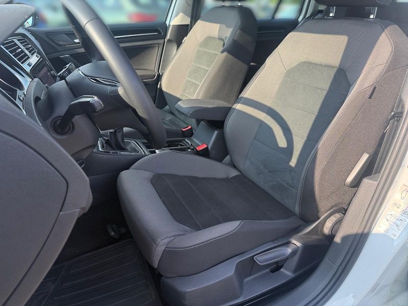 Volkswagen Golf Variant (2020) HIGHLINE 1.5TSI 110kW CZ DPH - fotka 7 z 11
