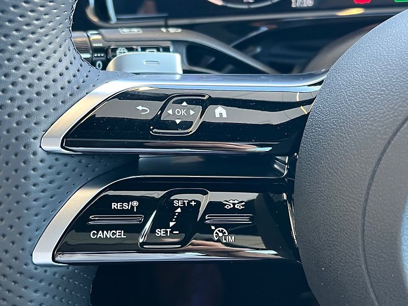 Mercedes-Benz Třídy E (2025) 300 de 4MATIC kombi s EQ - fotka 28 z 35