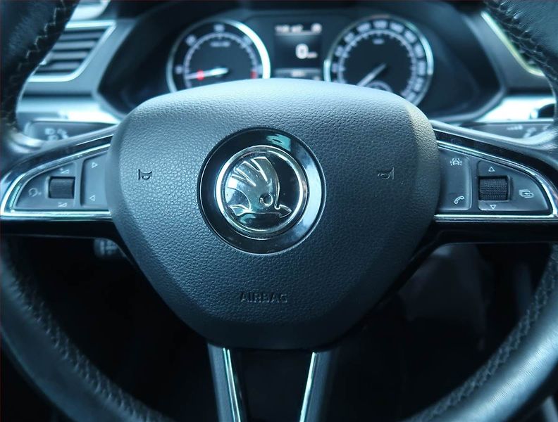 Škoda Superb (2018) Ambition 1.6 TDI, Serv.kniha - fotka 16 z 19