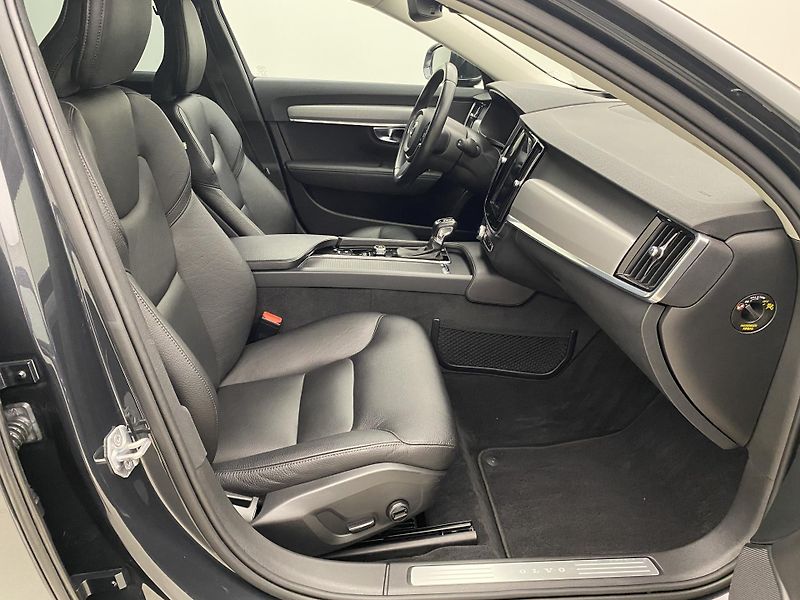 Volvo V90 D4 MOMENTUM AUT  - fotka 23 z 39