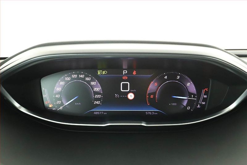 Peugeot 5008 (2024) Allure 1.5 BlueHDi - fotka 8 z 17