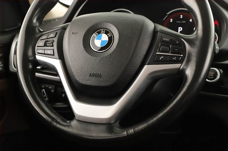 BMW X5 (2015) xDrive30d - fotka 18 z 21