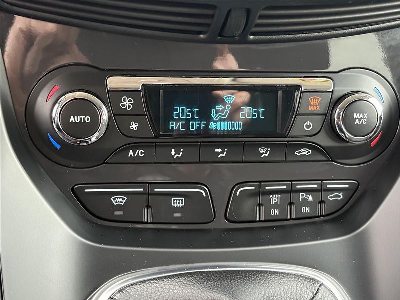 Ford Kuga 2,0 TDCi 120kW 4x4,Individual - fotka 14 z 41