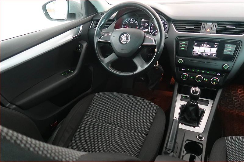 Škoda Octavia (2014) Ambition 1.6 TDI, Serv.kniha - fotka 7 z 17