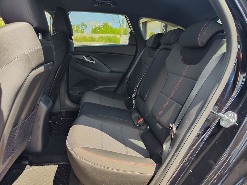 Hyundai i30 1.5 T-GDi/117kW N-Line MHEV - fotka 13 z 35