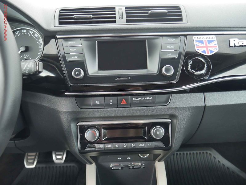 Škoda Fabia (2016) 1.2TSi, 1.maj,ČR, Style - fotka 11 z 15