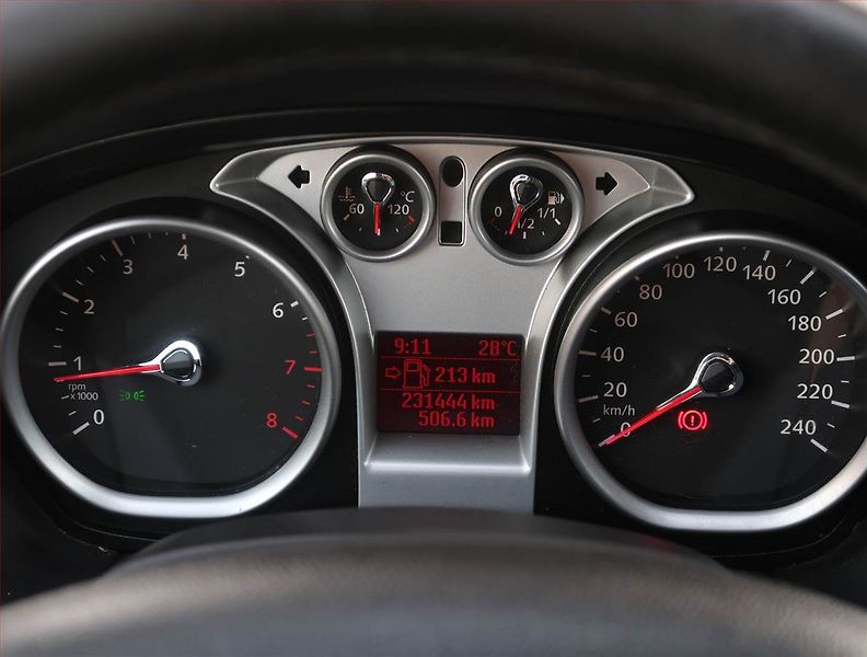 Ford Focus (2010) 1.6 16V, po STK, CZ doklady - fotka 11 z 16