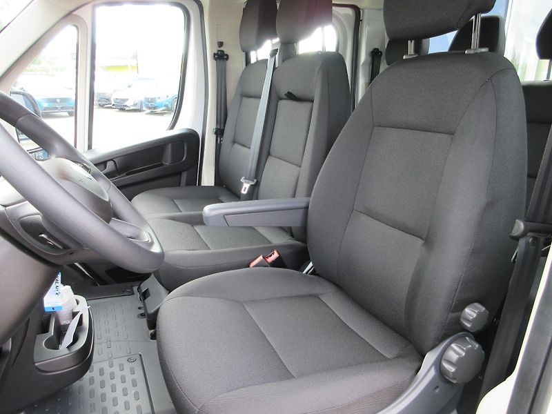 Peugeot Boxer VALNÍK DVOUKABINA 7 míst 140k - fotka 17 z 27
