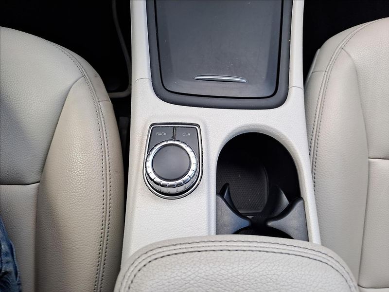 Mercedes-Benz GLA 250 4MATIC AUTOMAT - fotka 15 z 17