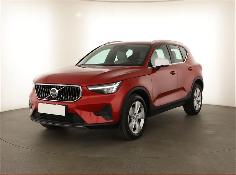 Volvo XC40 (2022) Plus B4 - fotka 2 z 17