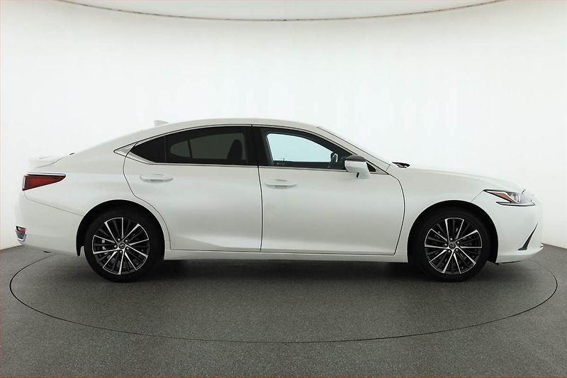 Lexus ES 330 (2024) 300h, Hybrid,Automat,Kůže - fotka 6 z 18