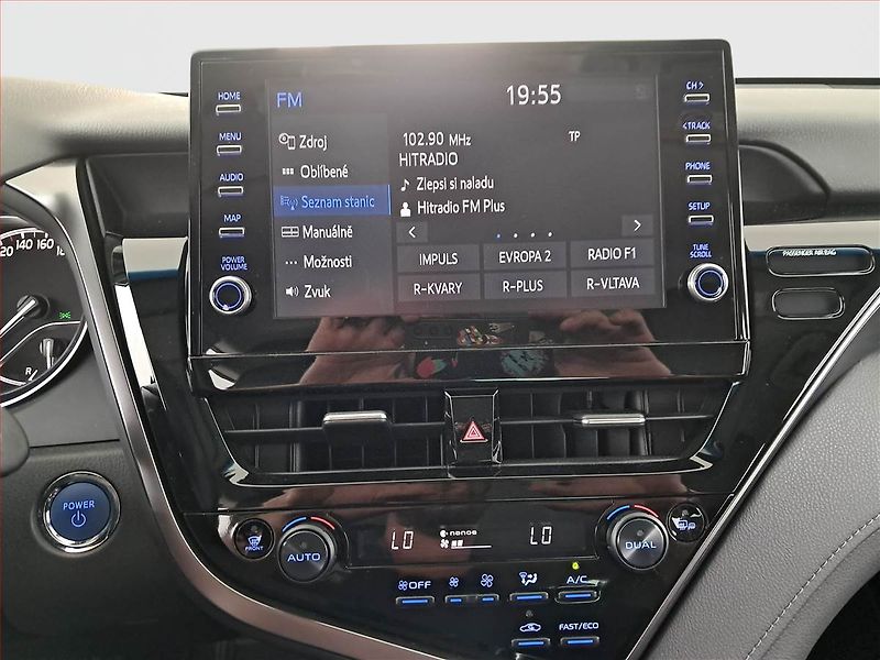 Toyota Camry (2023) Executive 2.5 Hybrid - fotka 12 z 19