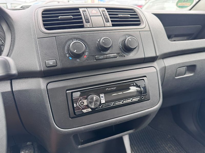 Škoda Fabia (2010) 1,4i 16V 63 KW 2.MAJ KILOMETRY - fotka 30 z 50