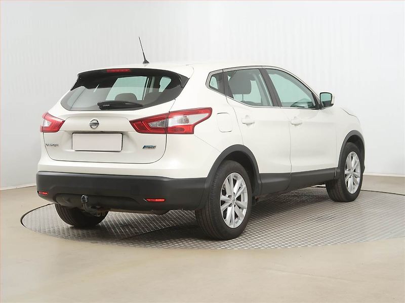 Nissan Qashqai (2014) 1.5 dCi, Navi, Tempomat - fotka 5 z 15