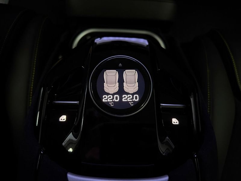 Ferrari Purosangue V12 CARBON, ALCANTARA, PANORAM - fotka 26 z 38
