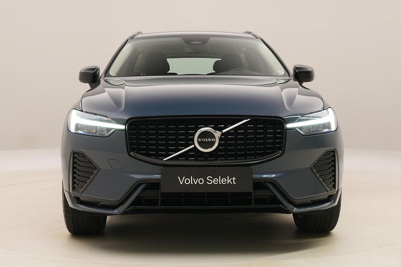 Volvo XC60 B4 AWD DARK PLUS AUT CZ - fotka 16 z 60
