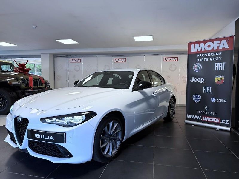 Alfa Romeo Giulia (2025) 2.2 JTDm 210k AT8 ZF Q4 4x4 Sp - fotka 3 z 19