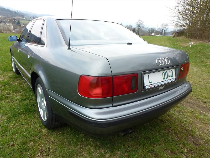 Audi A8 4,2 V8 Quattro 4x4 AUTOMAT - fotka 13 z 65