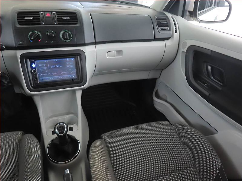 Škoda Fabia (2011) 1.2 TSI - fotka 8 z 14