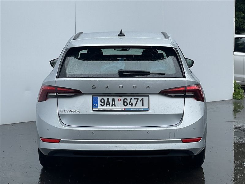 Škoda Octavia 2,0 TDI Combi Ambition Plus - fotka 23 z 23