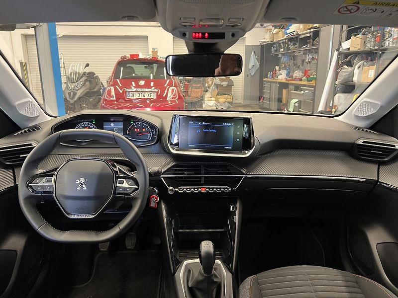 Peugeot 208 1.2l PURETECH 55 kW - fotka 8 z 19