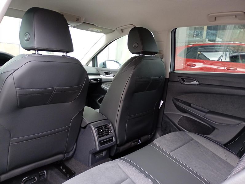 Volkswagen Golf Variant (2026) 1,5 eTSI 7DSG mHEV  People - fotka 19 z 19