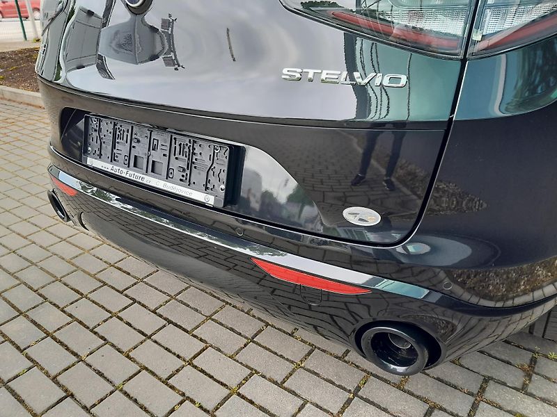 Alfa Romeo Stelvio (2026) Veloce 4x4 2,2 MTJ  210PS - fotka 9 z 33