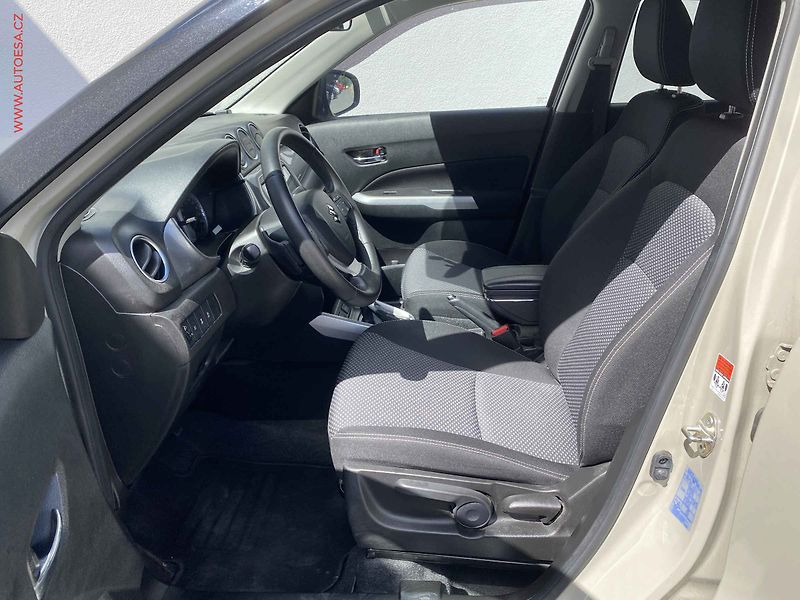 Suzuki Vitara (2017) 1.6 VVT, Comfort, AT, +kola - fotka 9 z 18