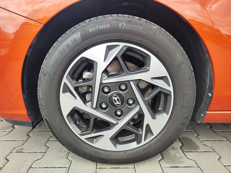 Hyundai i30 1.0 T-GDI/74kW Smart DCT - fotka 30 z 31