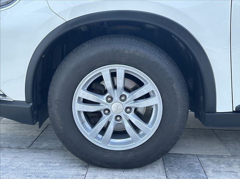 Mitsubishi Outlander 2,0 150PS  Intense A/T 4x4 - fotka 42 z 53