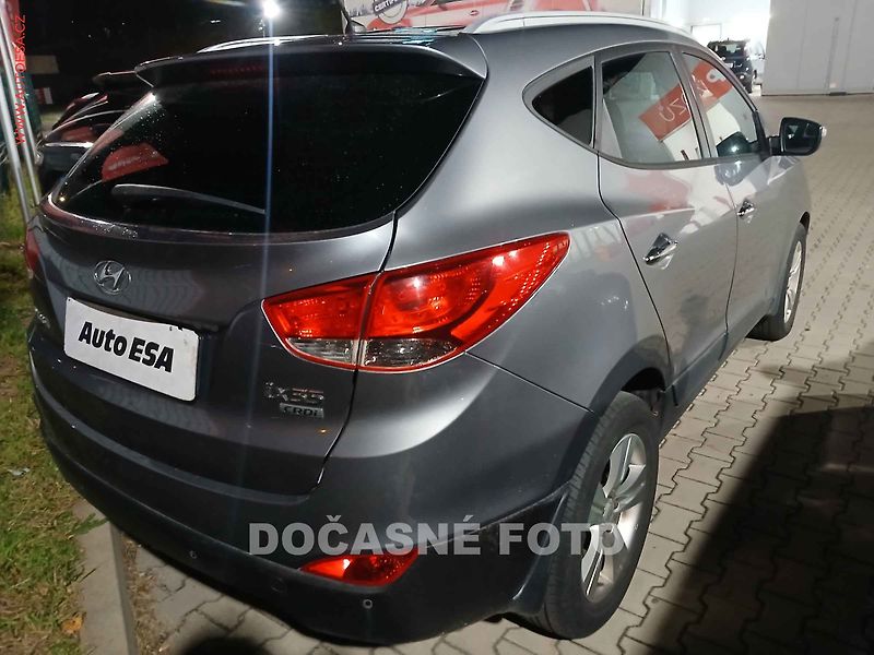 Hyundai ix35 (2011) 2.0 CRDi 4x4, 2.maj,ČR, AC - fotka 2 z 3