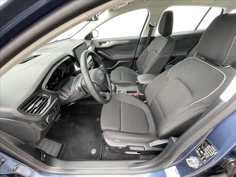Ford Focus 1,0 EcoBoost A7 Combi Titanium - fotka 4 z 21