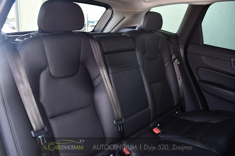 Volvo XC60 B4 INSCRIPTION AWD - fotka 21 z 53