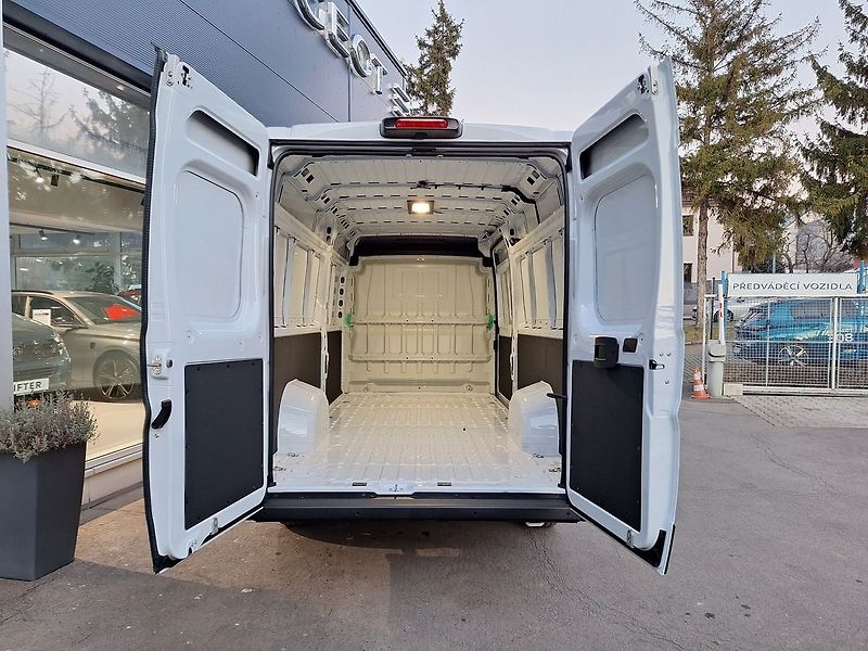 Peugeot Boxer (2026) FG 4350 e-L4H2 200 kW/110 kWh - fotka 15 z 15