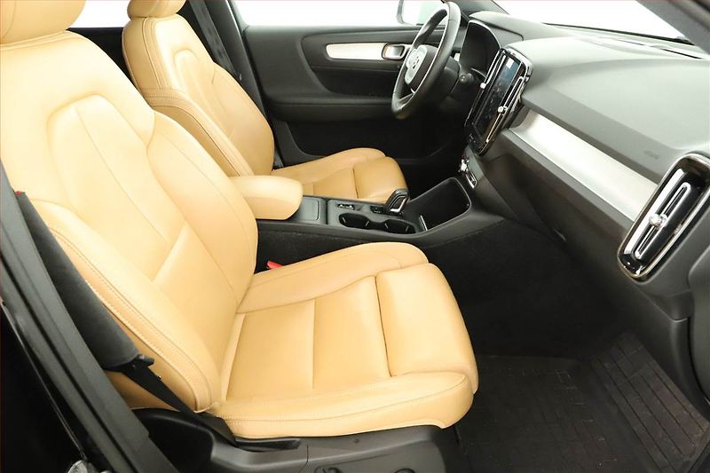 Volvo XC40 (2018) D4 AWD - fotka 7 z 20