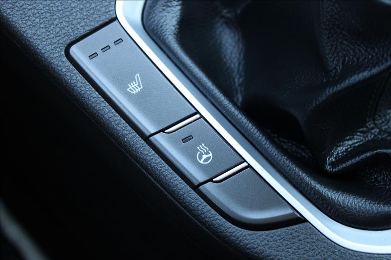 Hyundai i30 1,5 i  SMART, VÝHŘEVY, ČR - fotka 24 z 34