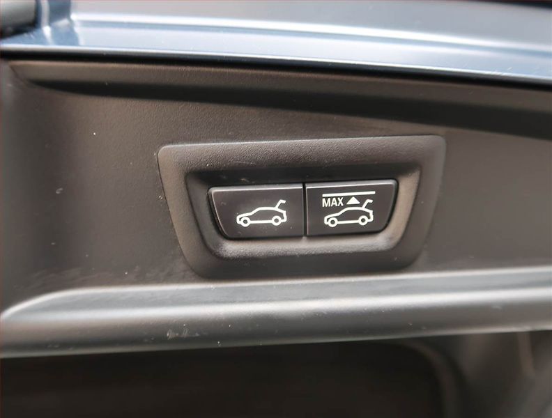 BMW Řada 5 (2012) 530d xDrive GT, 4X4, Automat - fotka 30 z 34